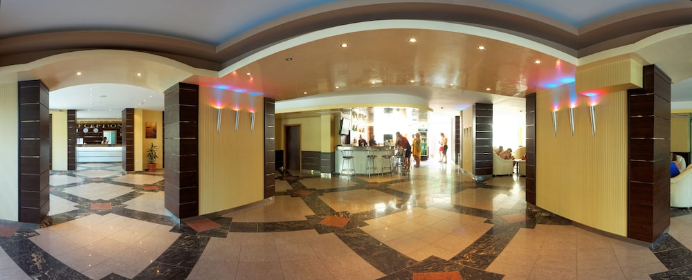 Regina Hotel 6/31