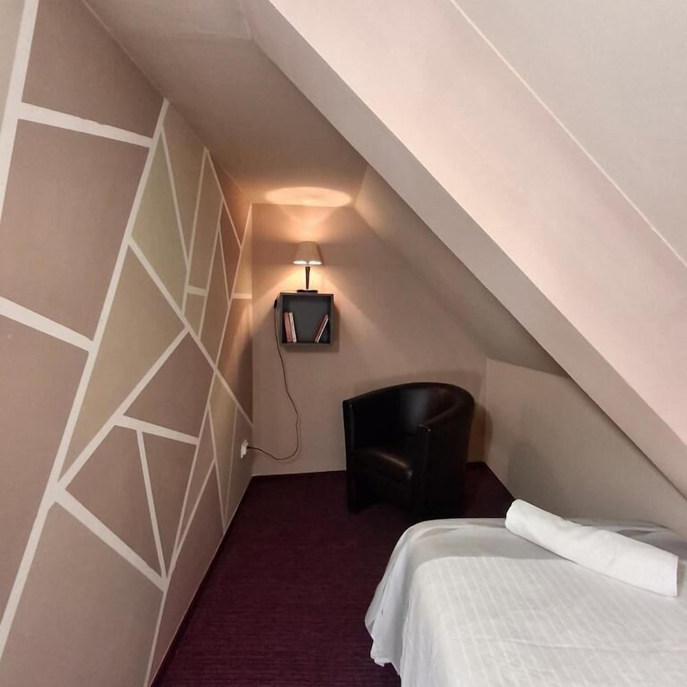 Hotel Unicornis 16/83