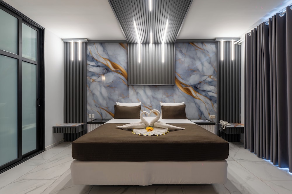 Elegance Hotel & Casino 36/50
