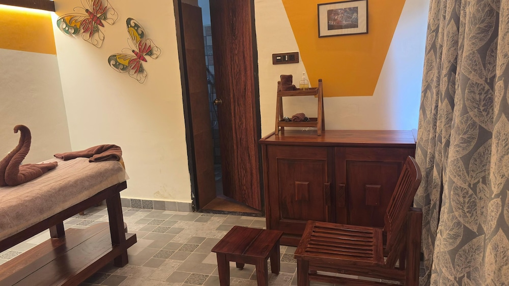Tathastu Bandhavgarh 11/65