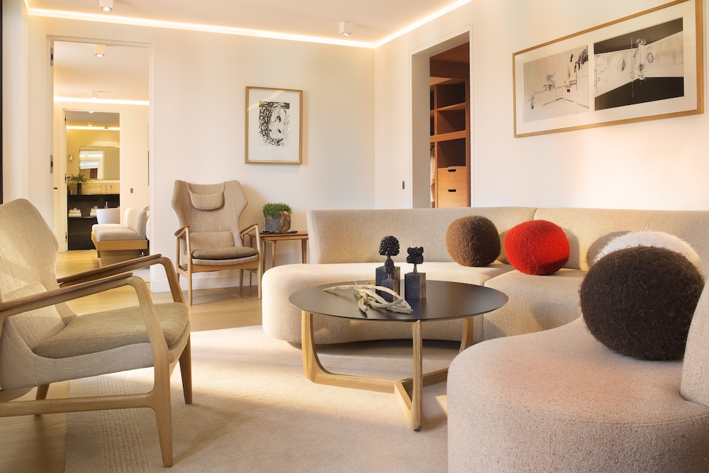 Hotel Marignan Champs Elysees 37/70