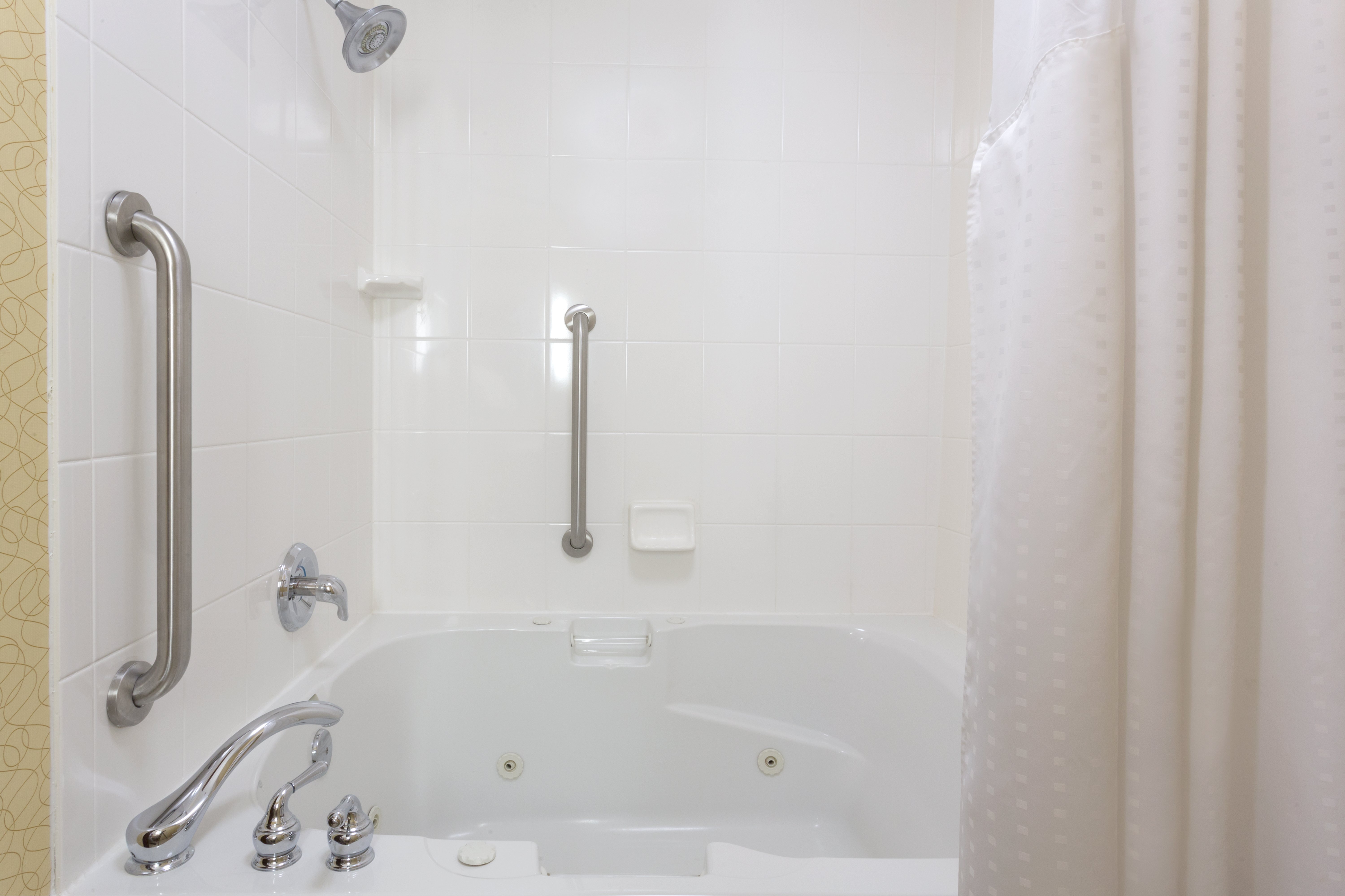 Holiday Inn Express & Suites Tower Center New Brunswick 39/39