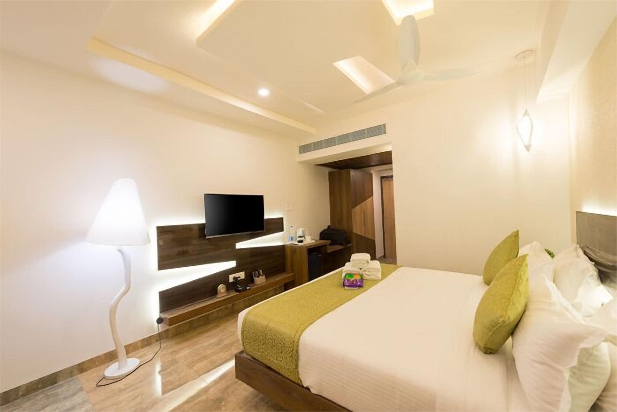 غرفة ديلوكس بسرير كوين وسرير فردي بغرفة نوم واحدة لذوي الإعاقة، Hotel Chenthur Park 2/3