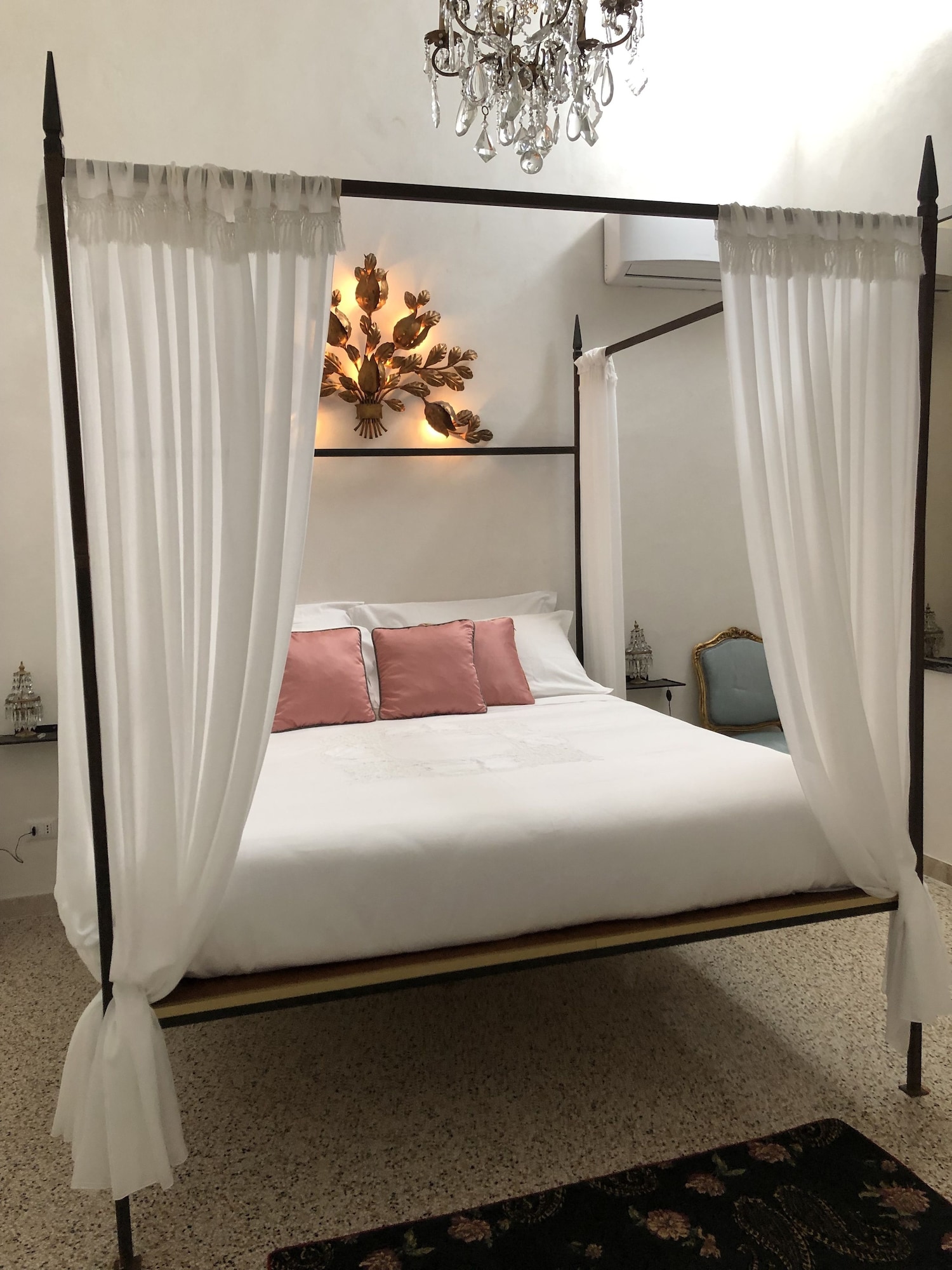 Room, Queen Bed, Hill View, Terrace