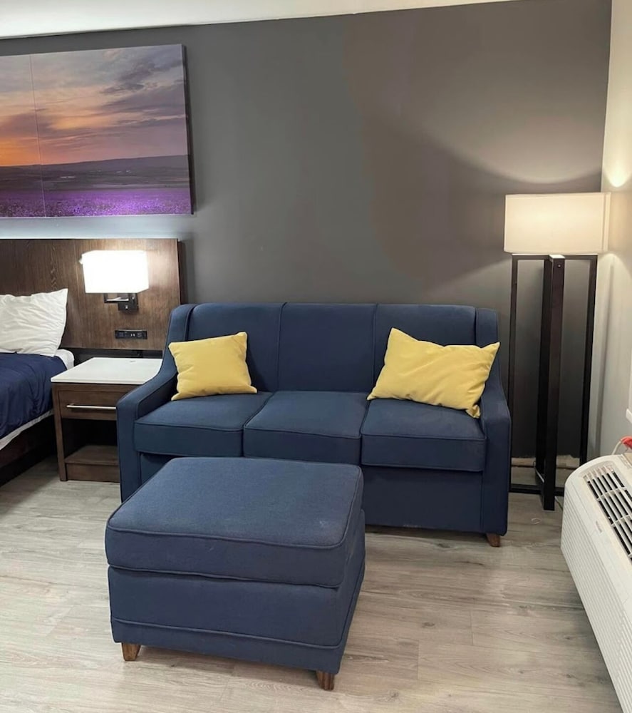Luxor Inn & Suites 43/52