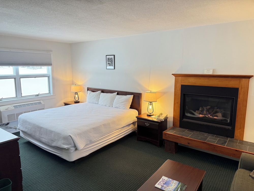 Stowe Motel Snowdrift 6/65