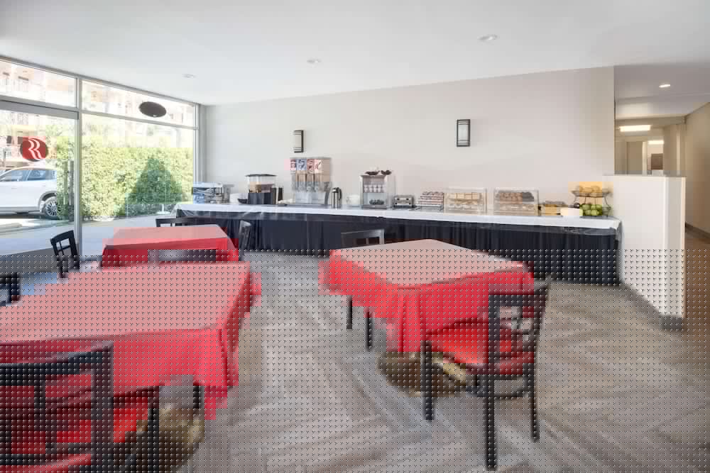 Ramada by Wyndham Burbank Airport 30/51