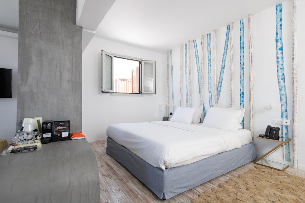 DELUXE, SUITE, SEA VIEW