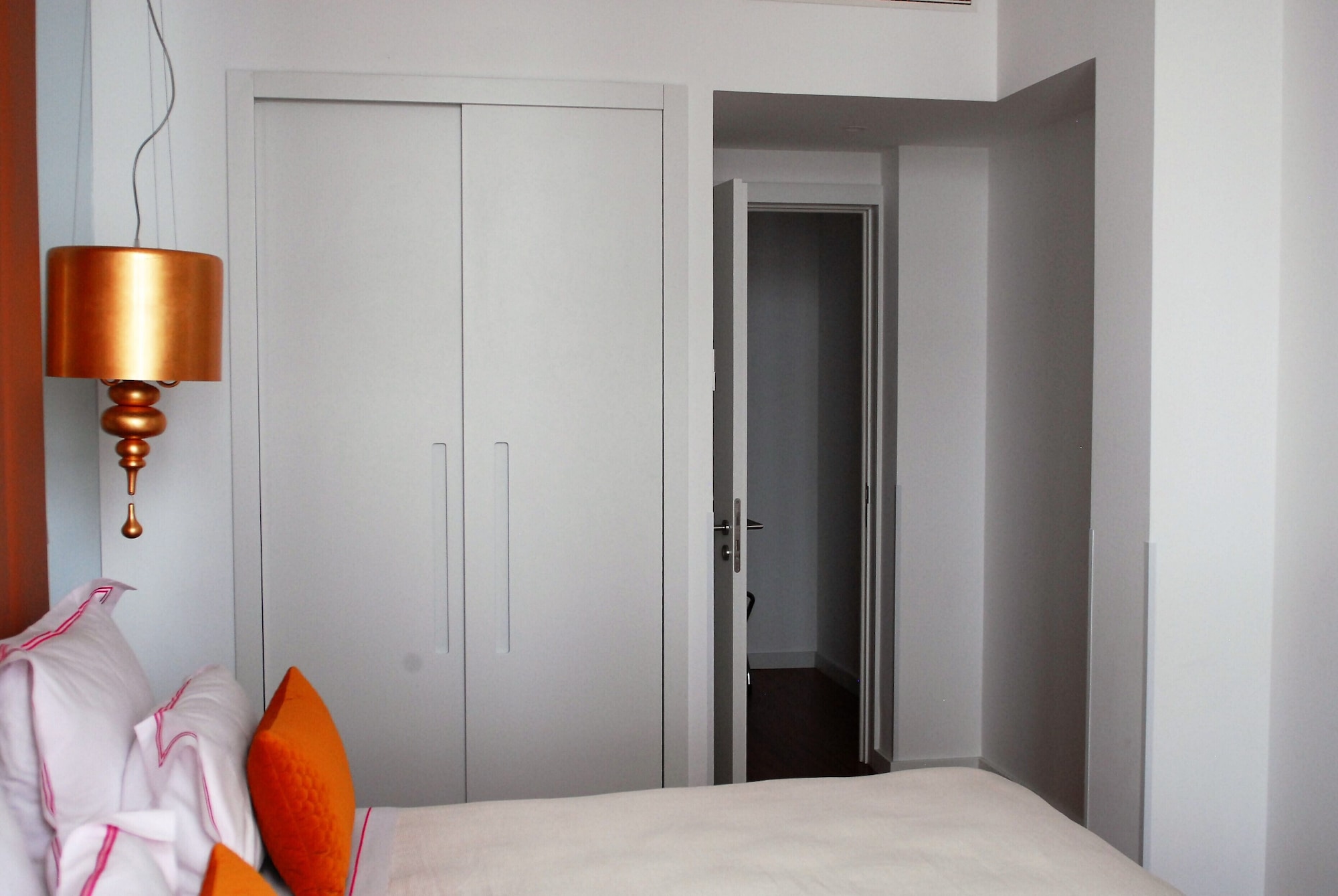 EXECUTIVE, SUITE