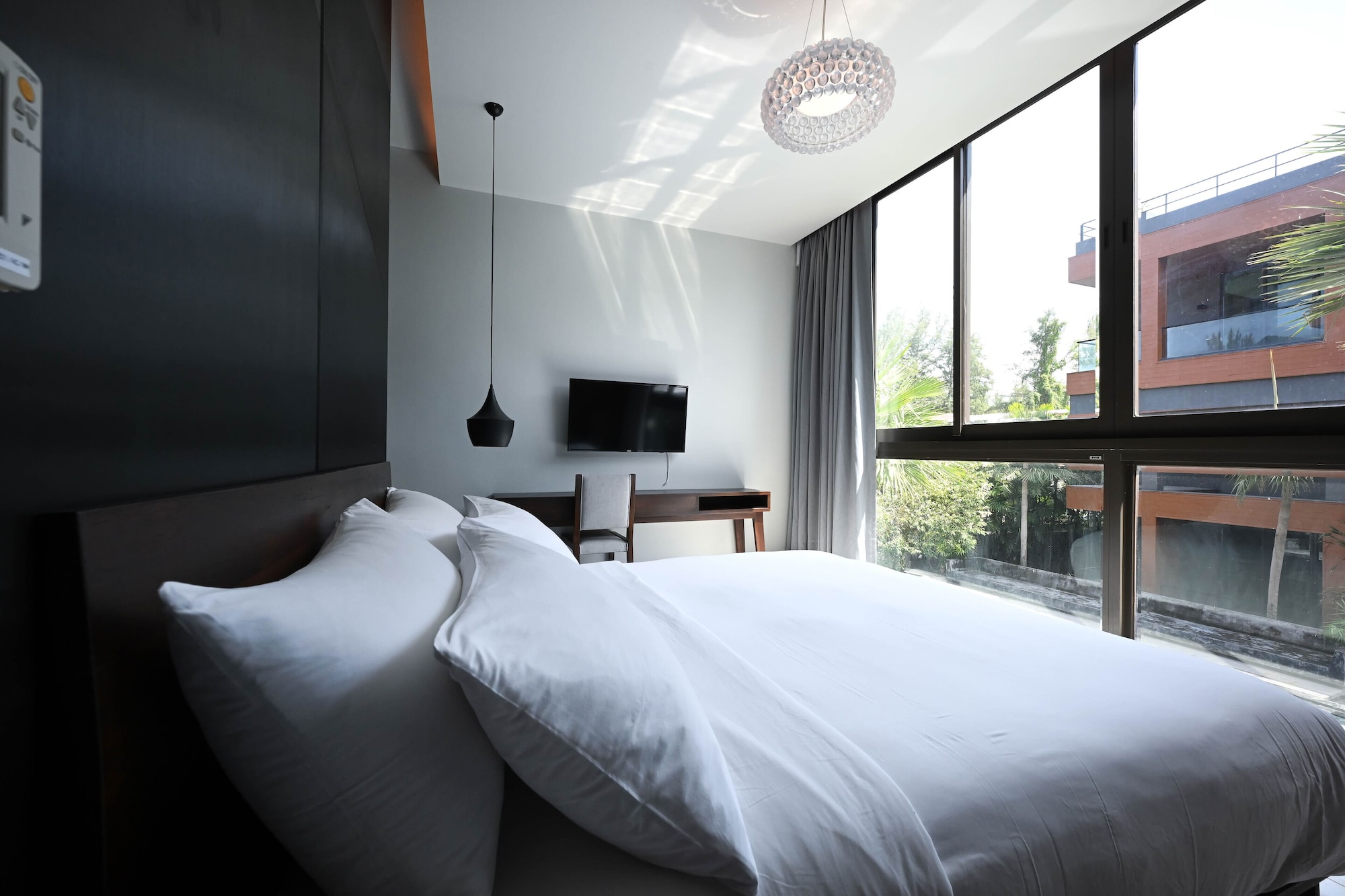 2 BEDROOMS, SUITE, PRIVATE POOL