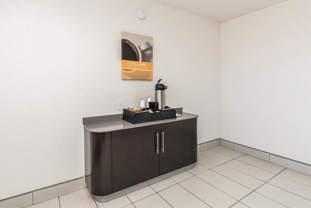 Motel6 Fort Worth, TX - North 11/33