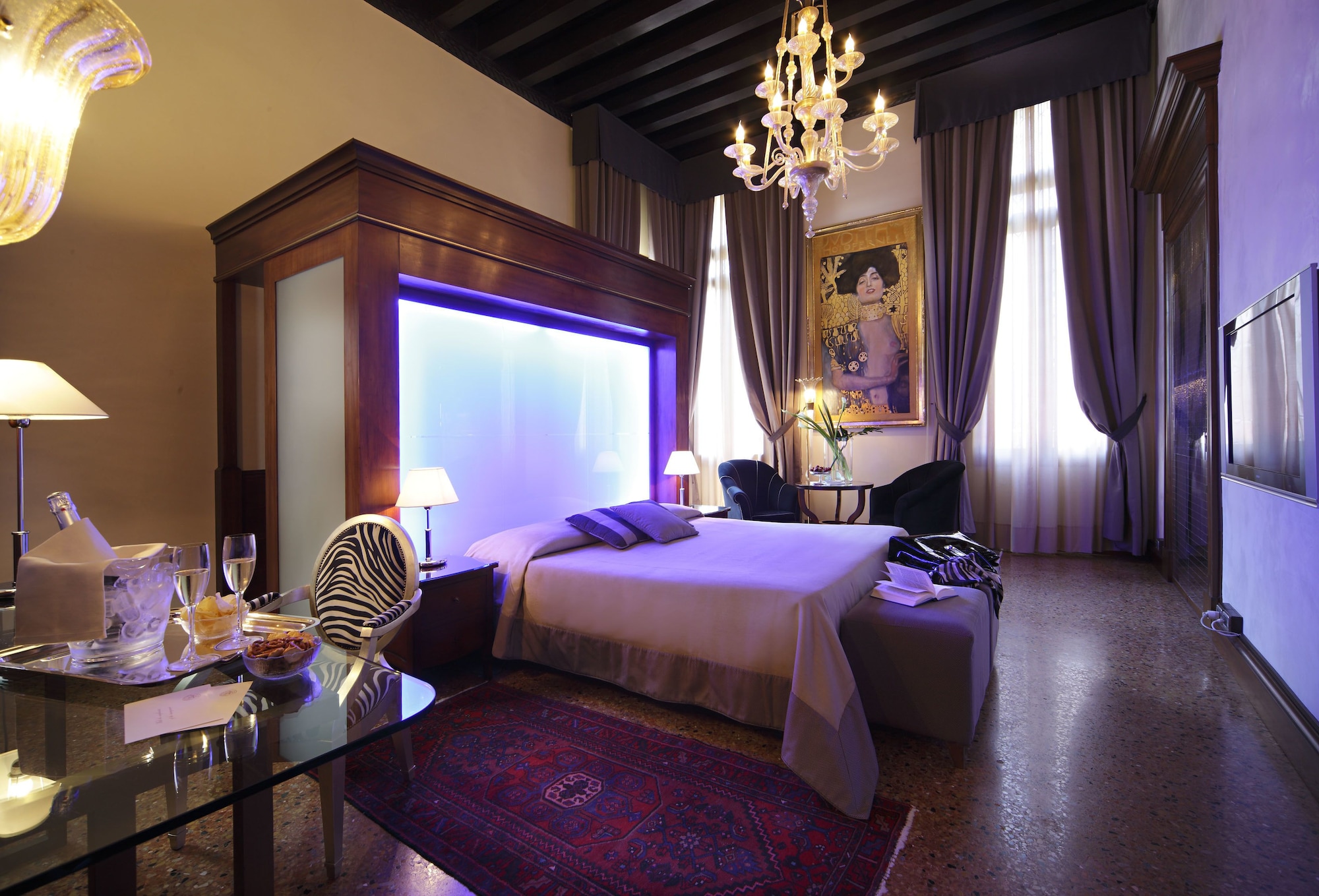 SUITE, KING BED, CANAL VIEW, SAUNA