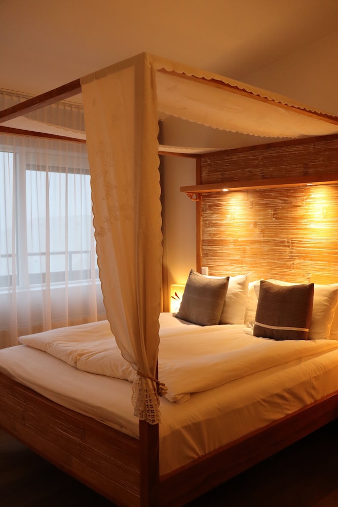 Hotel Eyja 13/63