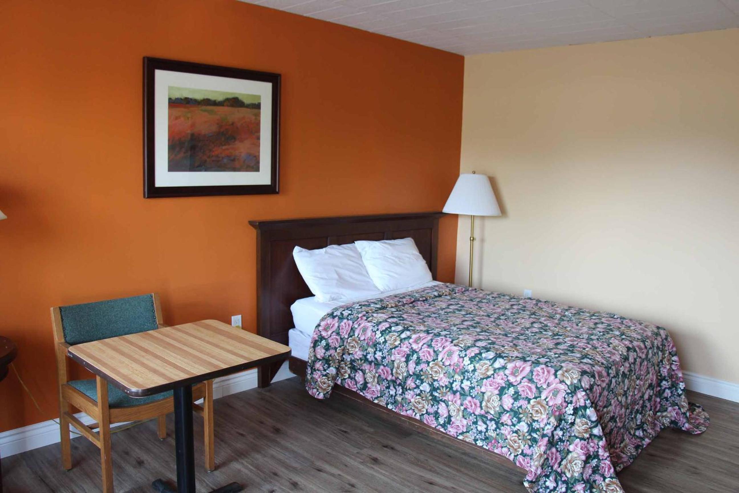 Knights Inn Kincardine 17/35