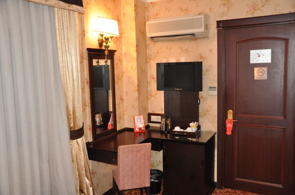 Pera Rose Hotel 72/78