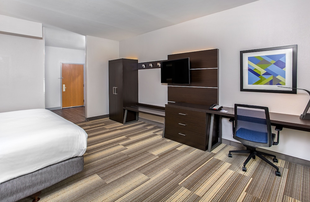 Holiday Inn Express Hotel and Suites Morristown 18/49