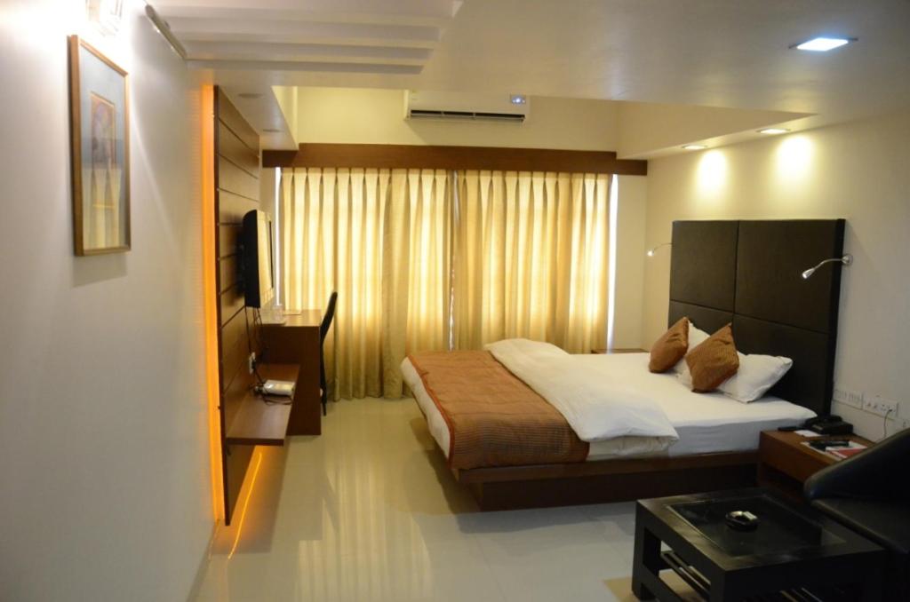 Hotel Yuvraj 13/35