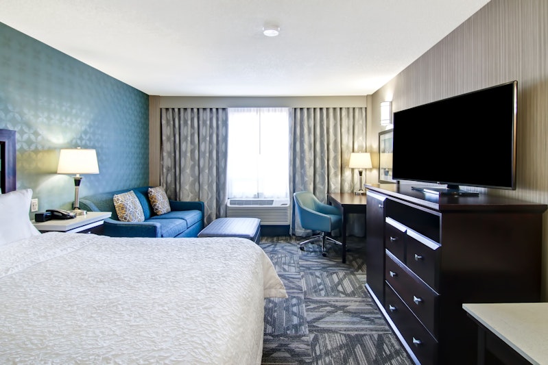 Hampton Inn & Suites by Hilton Calgary-Airport 5/22
