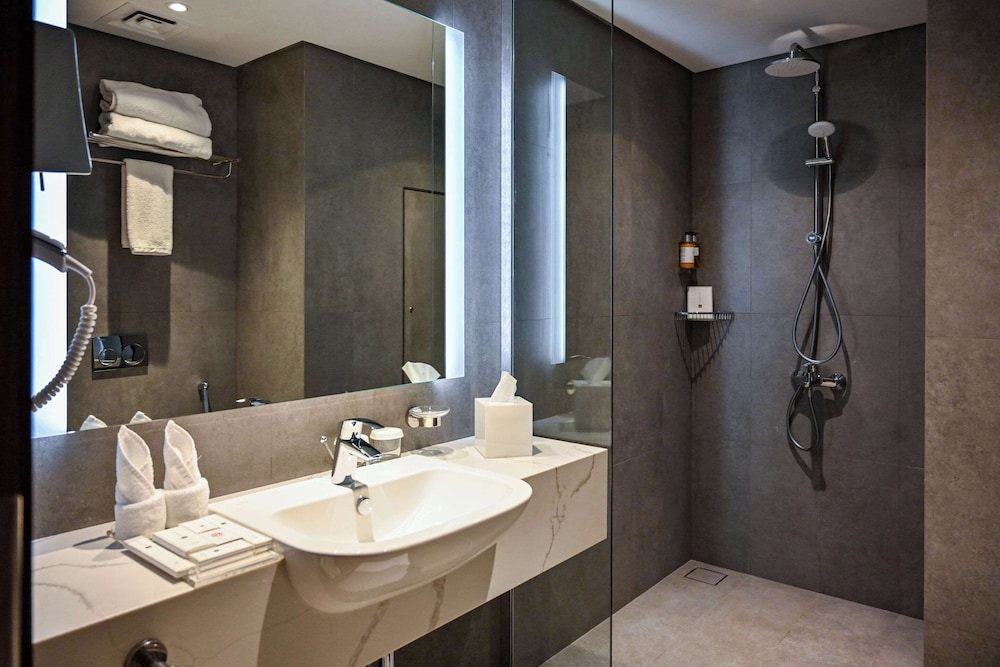 Upgrade, Efficiency, Suite, King Bed، فندق كومفورت الرياض(Comfort Hotel Riyadh Olaya) 3/3