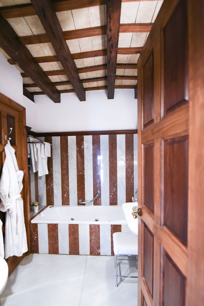 جناح جونيور، Las Casas De La Juderia Sevilla 10/10
