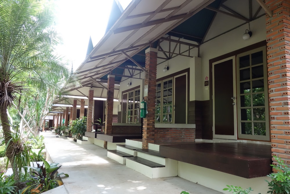 WANATHARA HEALTH RESORT AND SPA 3/50