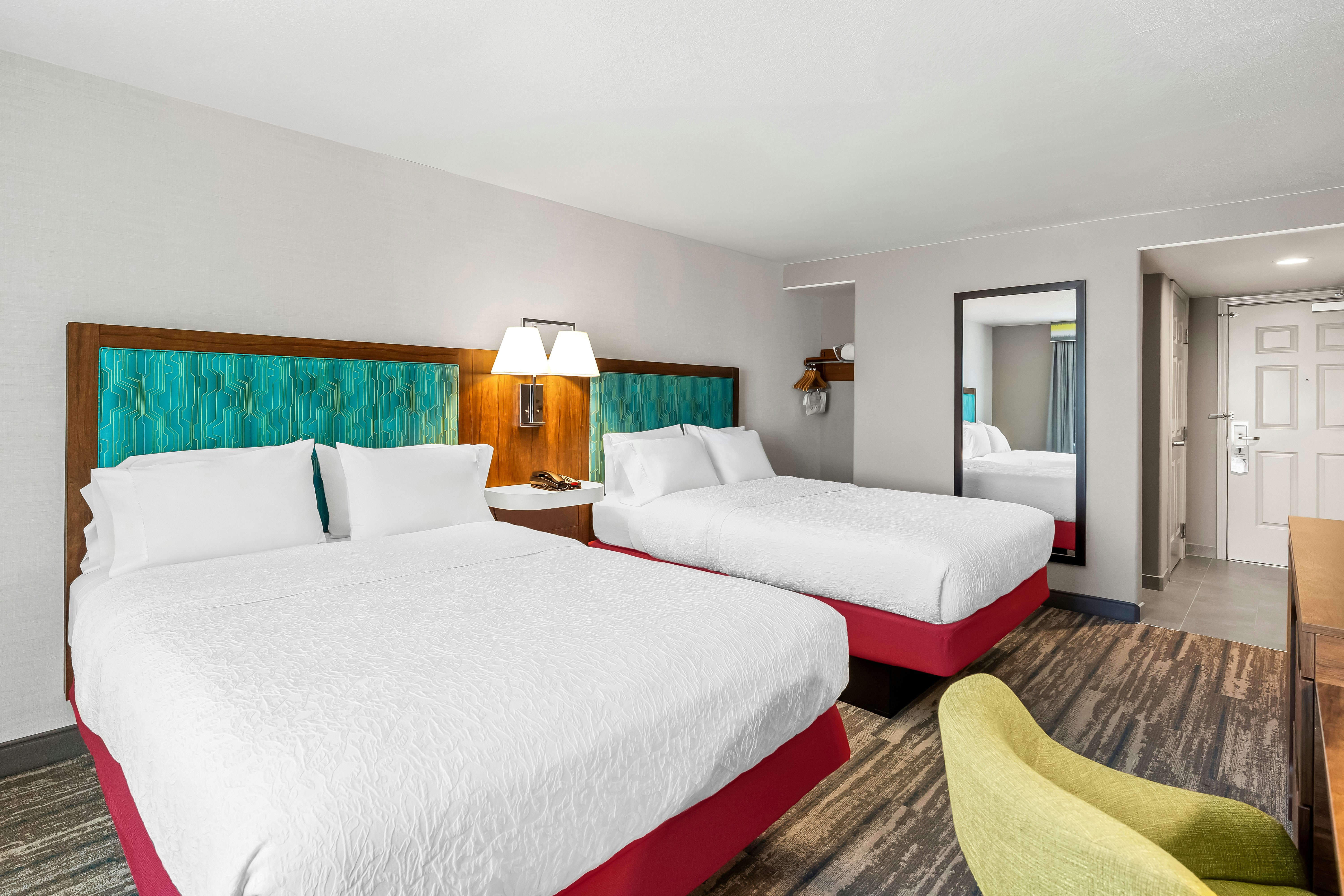 غرفة بسريرين كوين لذوي الإعاقة، Hampton Inn and Suites Lathrop 2/4