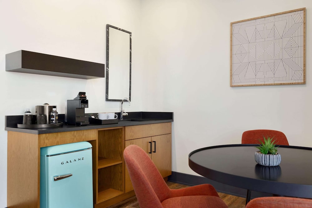 Origin Westminster, a Wyndham Hotel 40/44