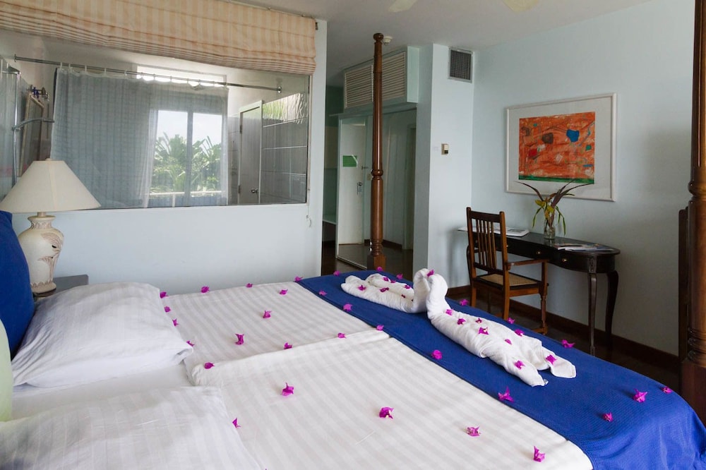 Blue Haven Hotel 12/58