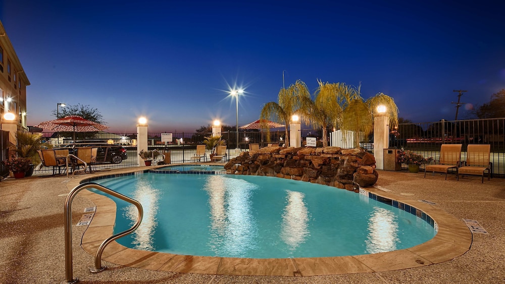 Best Western Plus Victoria Inn & Suites 1/26