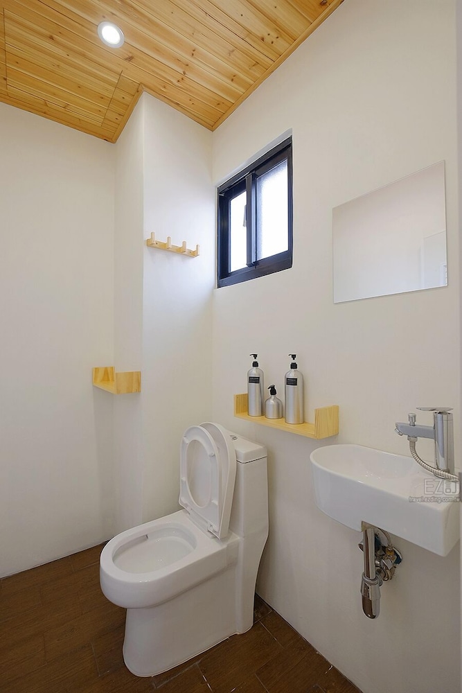 Baker Street Design Inn 47/49