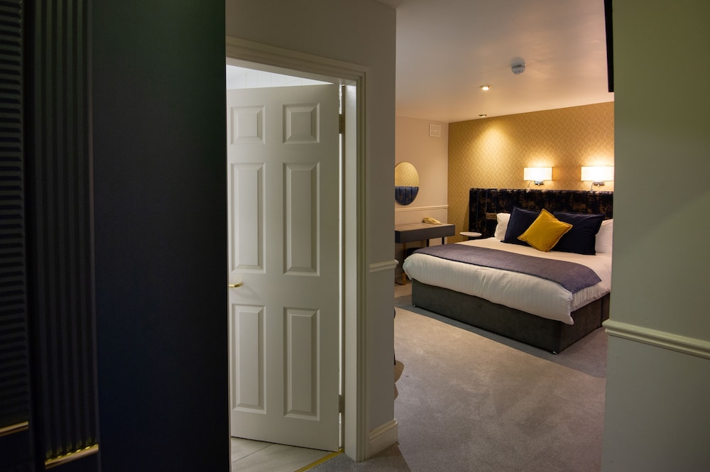 Woodenbridge Hotel 24/73