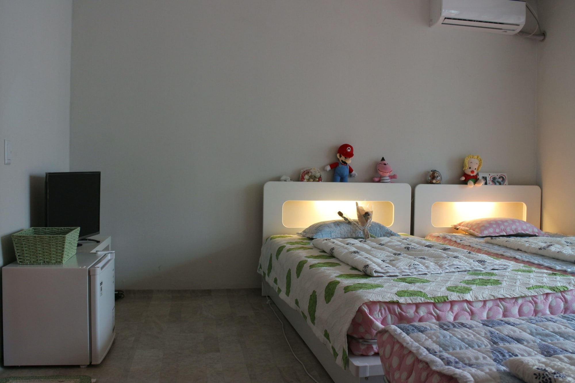 Female Dorm, Female Only