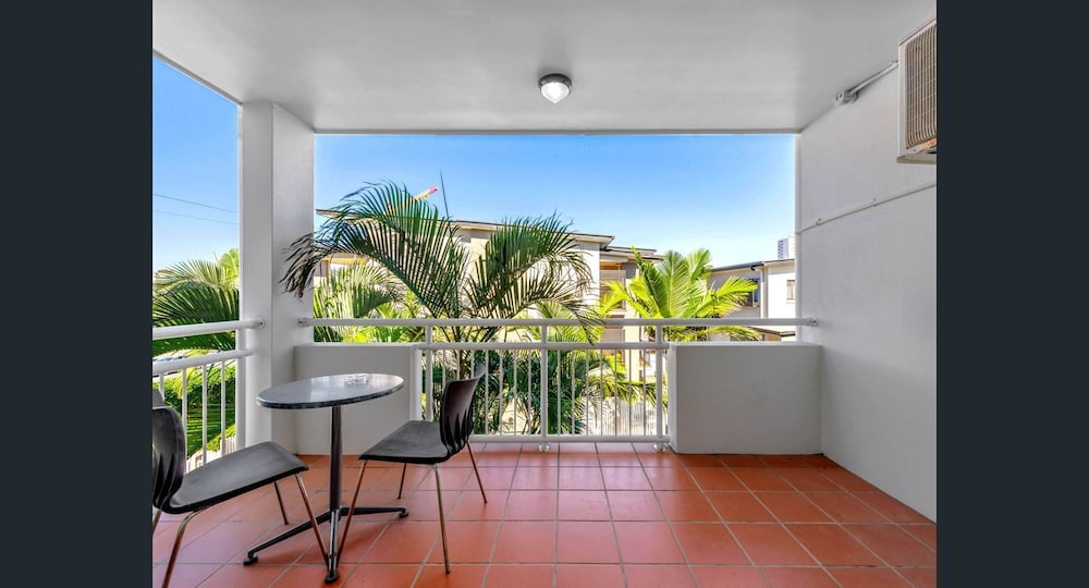 THE WELLINGTON APARTMENT HOTEL 40/48