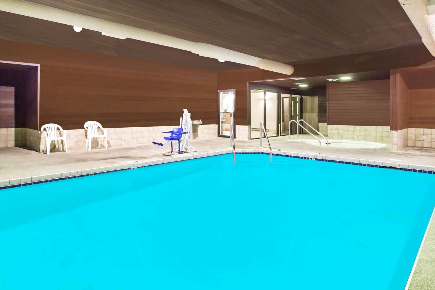 Wautoma Inn by OYO Near Airport WI 73 14/22