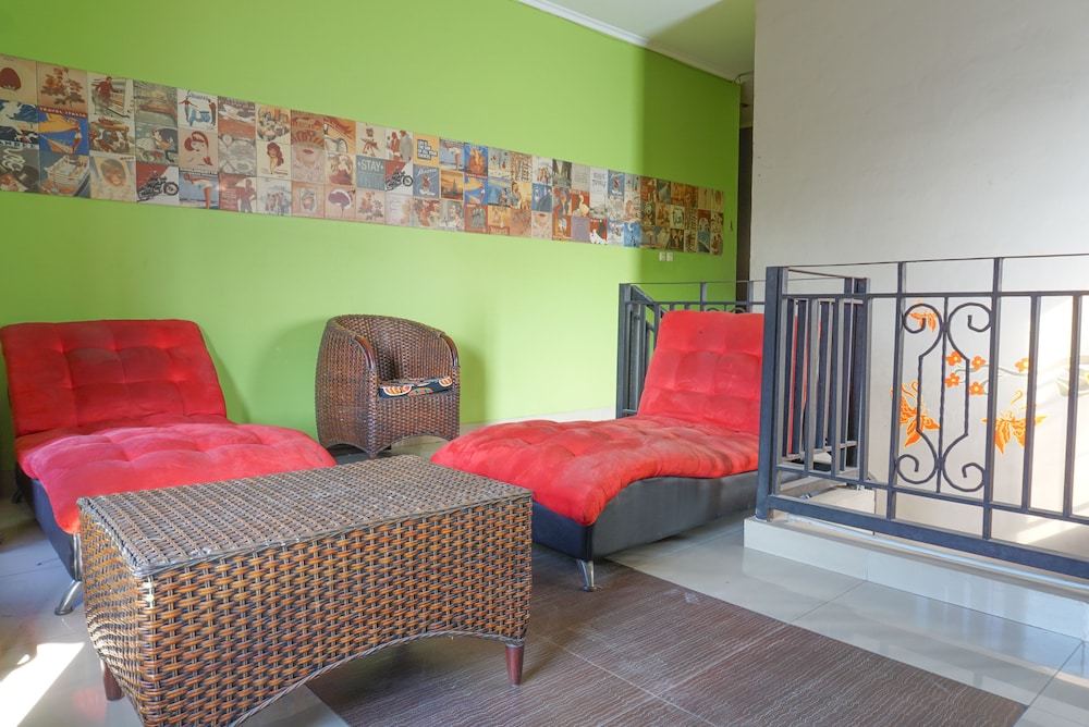 Residences By RedDoorz near Kemang Square 23/33