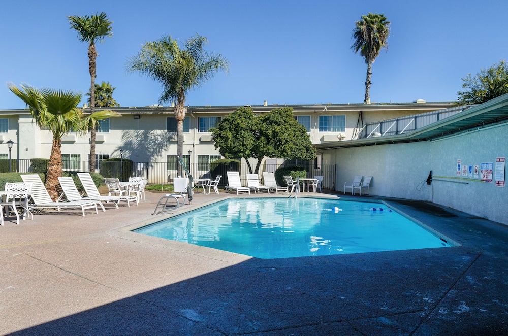 Ramada by Wyndham Merced 50/57