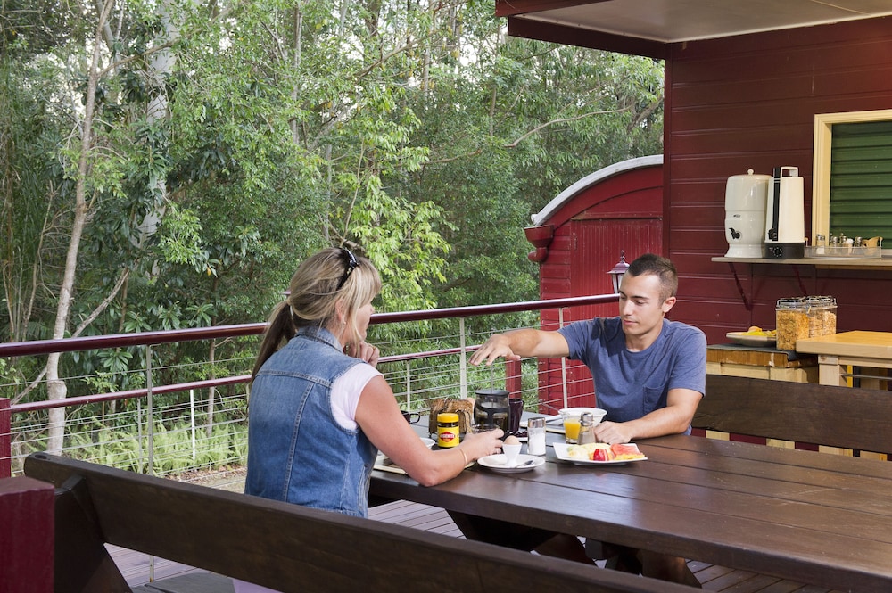 GLASS HOUSE MOUNTAINS ECOLODGE 5/34
