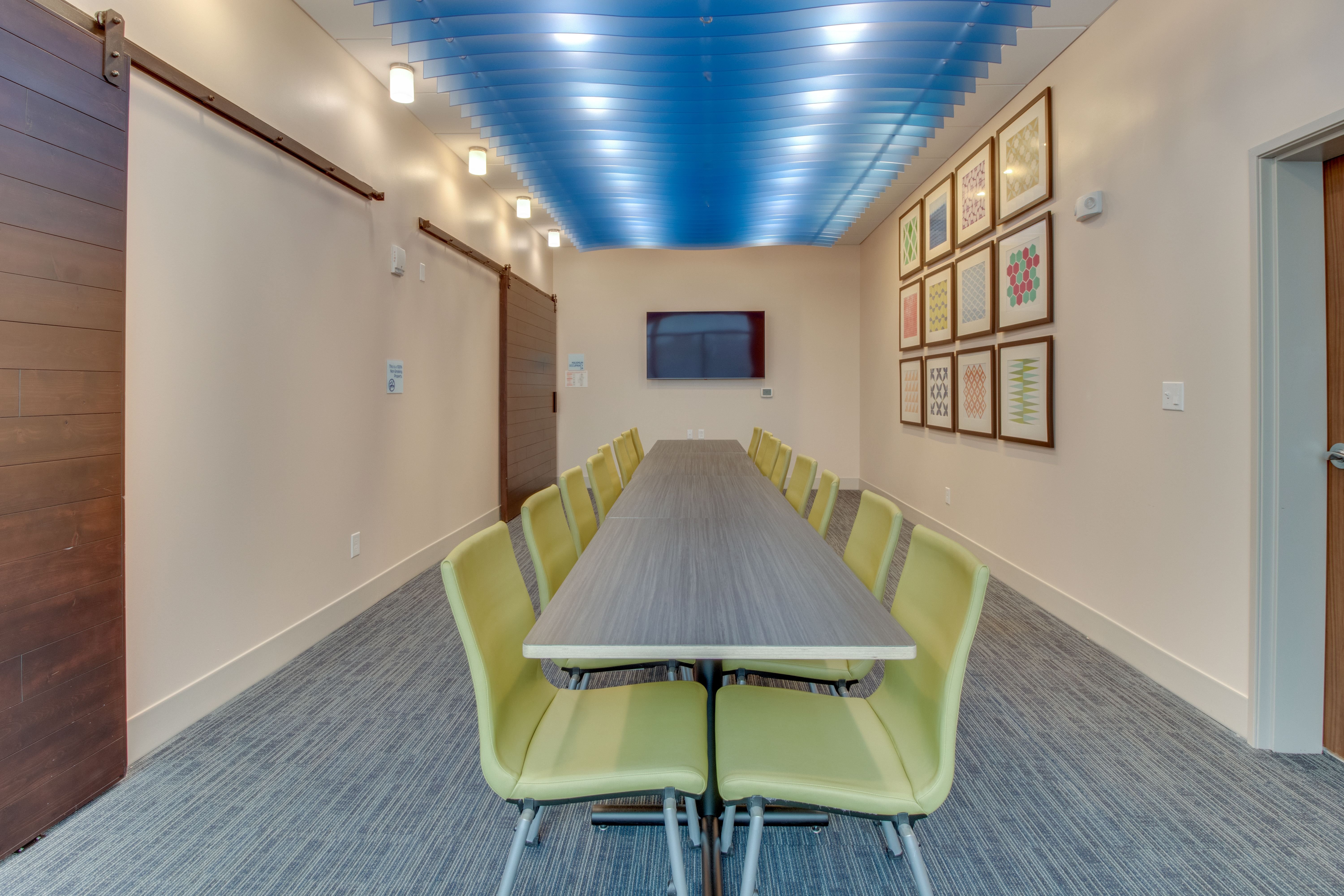 Holiday Inn Express & Suites Union City 44/47