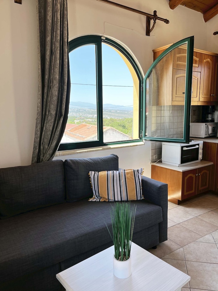 Skandalis Traditional Suites 19/50