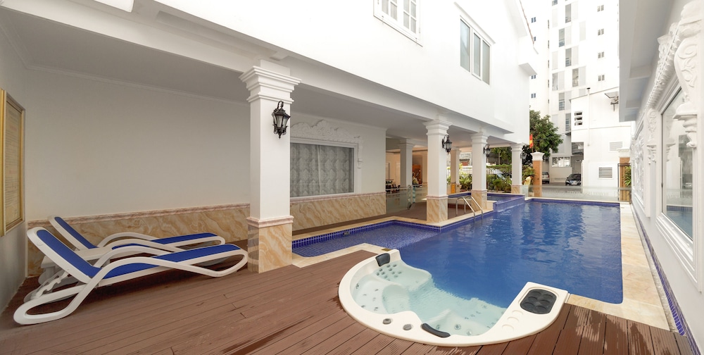swimming pool spa