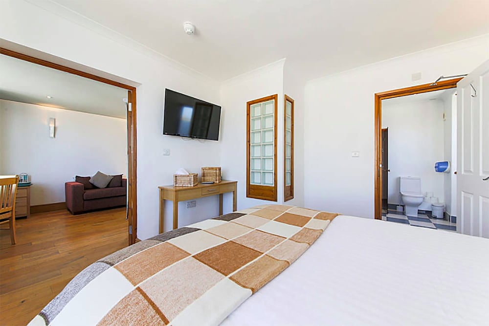 Reef Island Lodge 25/50