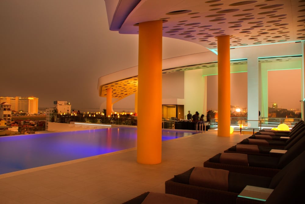 SUN & MOON, Urban Hotel 57/66