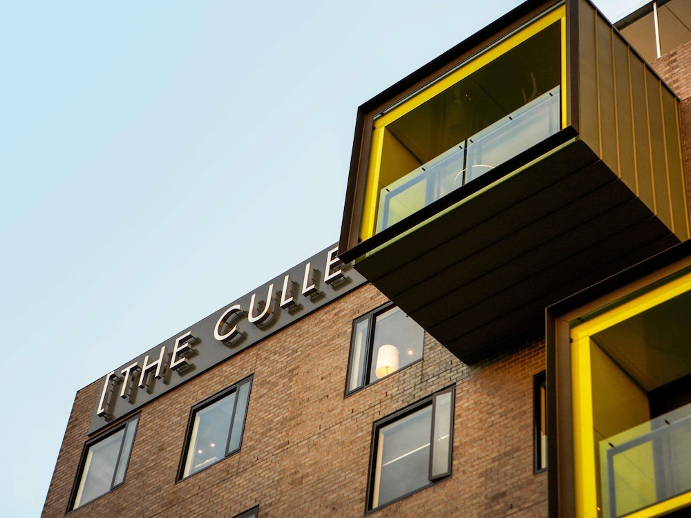 The Cullen Melbourne - Art Series 2/56