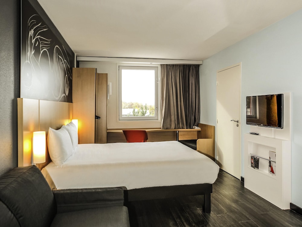 Ibis Saint Genis Pouilly Geneve 12/45
