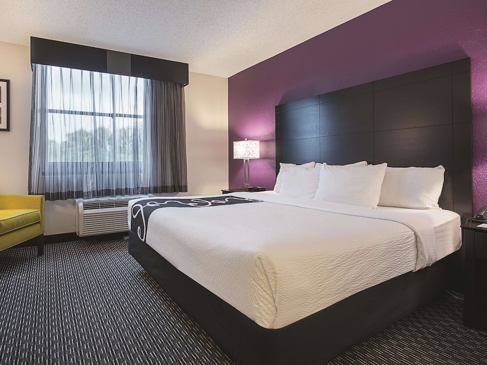La Quinta Inn Suites Plantation Sw 6th Street 20/37