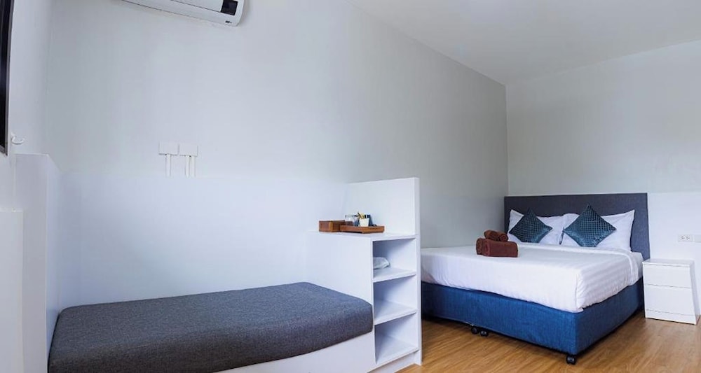 DELUXE, DOUBLE BED