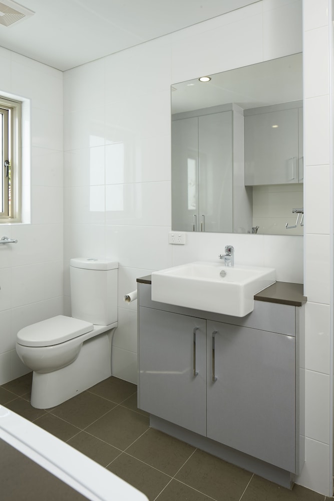 Baileys Serviced Apartments 26/76