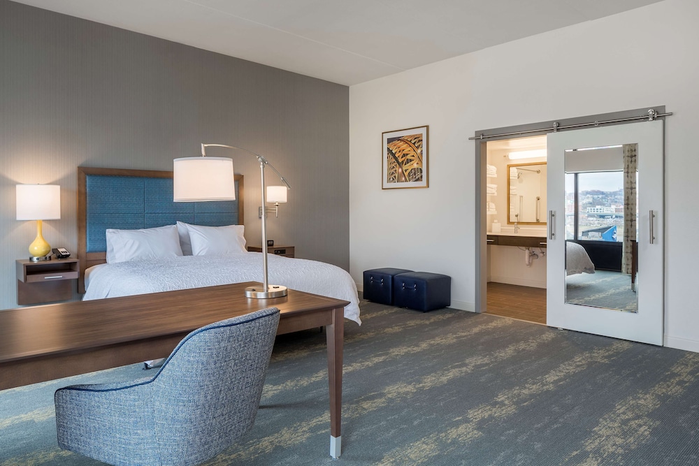 Hampton Inn & Suites Newport-Cincinnati 17/44
