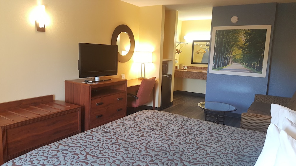 Days Inn by Wyndham Trenton 13/17