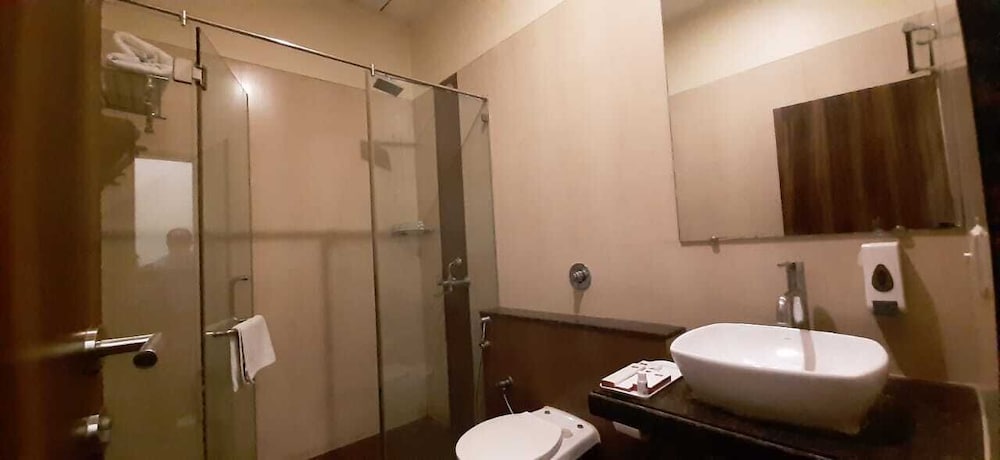 Vijaya Tej Clarks Inn 30/31